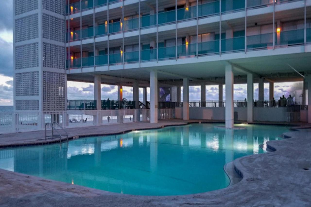 Fontainebleau Terrace 600